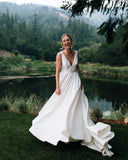 Sexy White Backless Wedding Dresses Sleeveless Bridal HZ0307