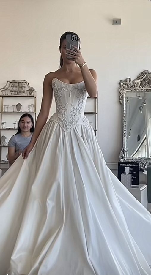 Strapless Lace Satin Wedding Dress - Vintage White Bridal Gown with HZ0307